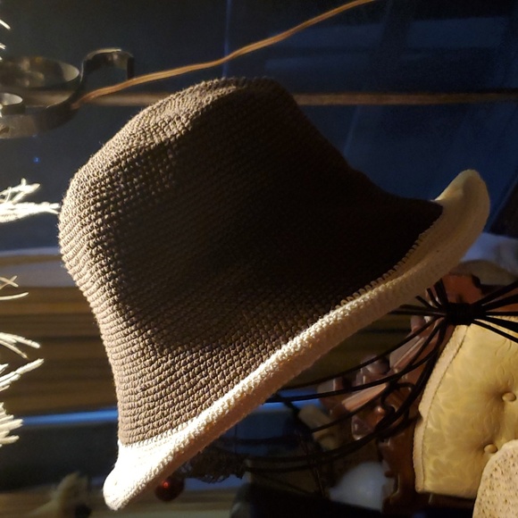 Wooden Ships Hand Knit Packable Sun Hat With Bendable Brim - Picture 2 of 12